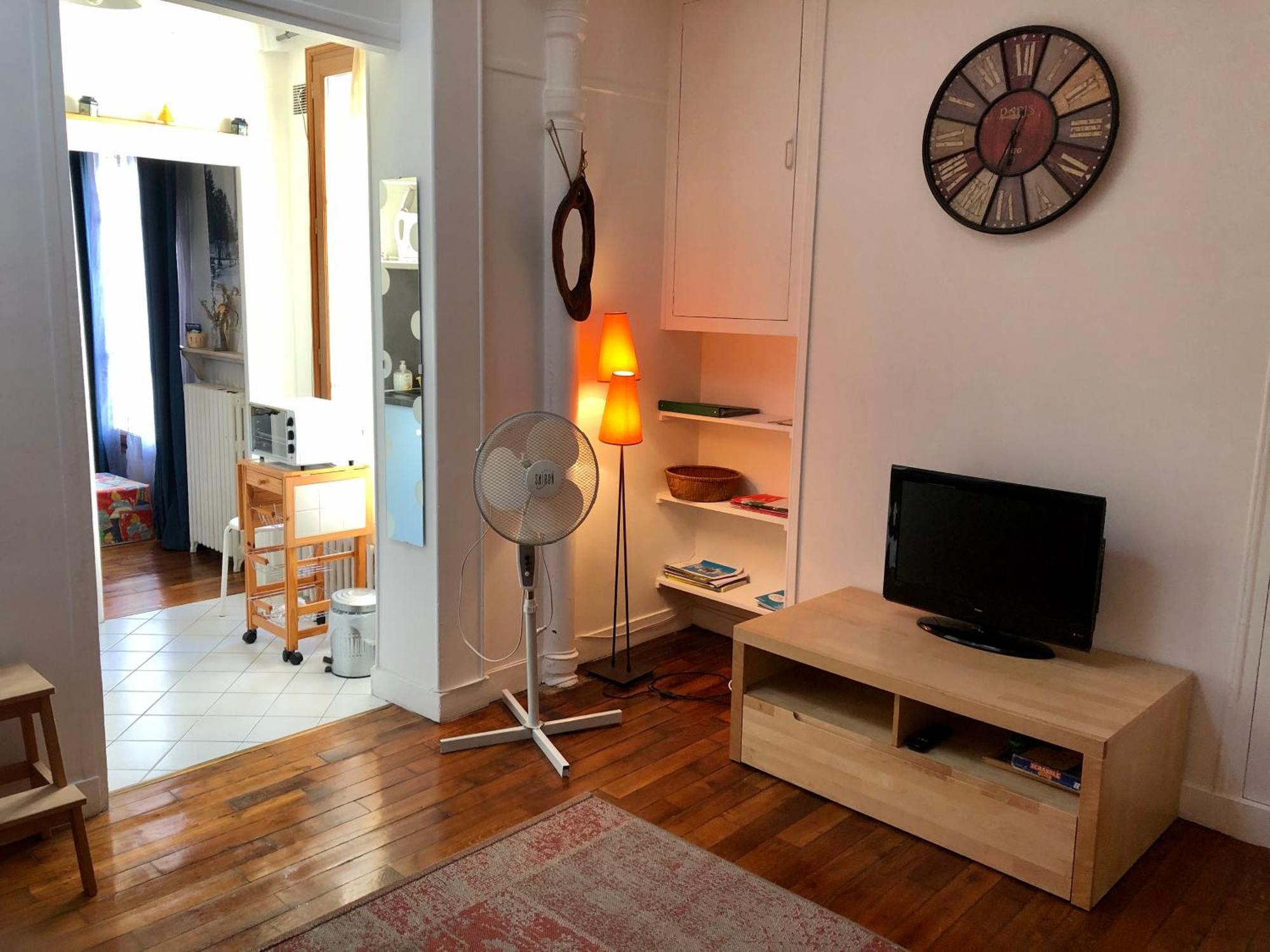 Apartment Calme Xxeme Paris